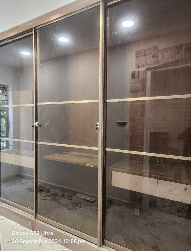 Elegant curved glass railing systems in Madurai for Sattur buildings